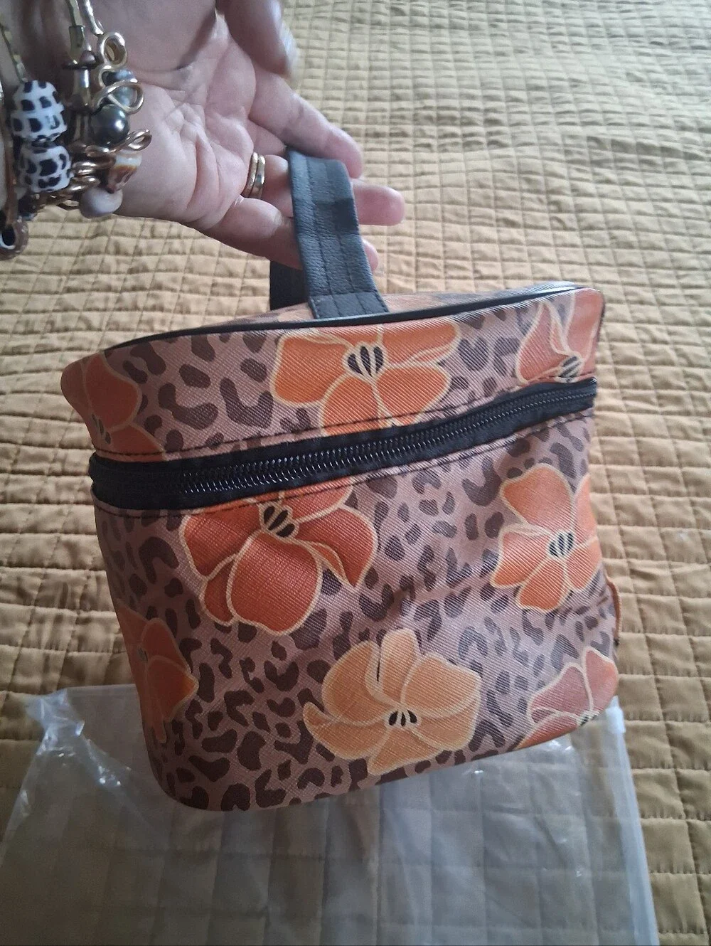 MANALANI NEW LEOPARD PUAKENIKENI BEAUTIFUL COSMETIC BAG W/HOLDER STRAPS INSIDE!